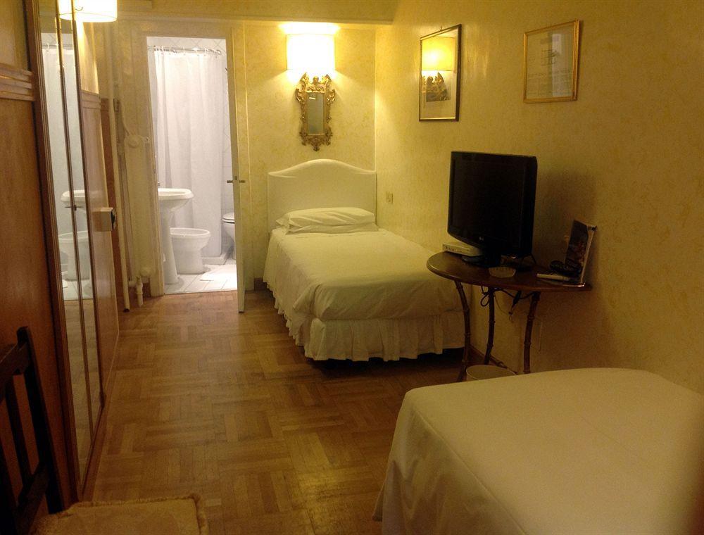 호텔 폰타나 로마 외부 사진
